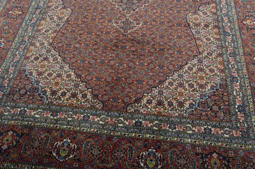 Close-up detail of 1970s Sarab rug from Iran / Persia showing Wool weave