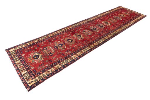 Close-up detail of 2000s Sarab rug from Iran / Persia showing Wool weave