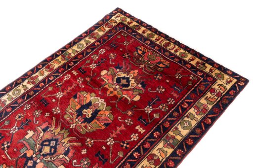 Surface texture of 2000s Sarab rug with natural Wool and intricate pattern