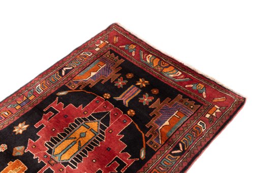 Surface texture of 2000s Sarab rug with natural Wool and intricate pattern