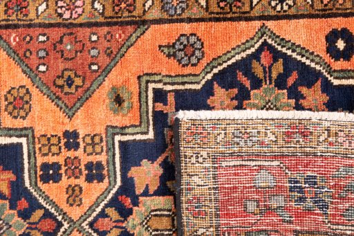 Close-up detail of 1999s Sarab rug from Iran / Persia showing Wool weave