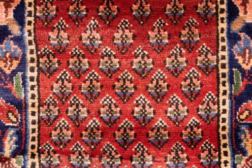 Close-up detail of 1989s Sarab rug from Iran / Persia showing Wool weave