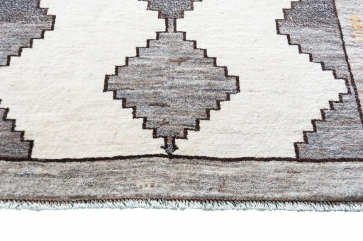 Central medallion detail of 2000s Shiraz rug from Iran / Persia