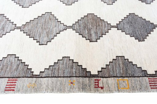 Close-up detail of 2000s Shiraz rug from Iran / Persia showing Wool weave