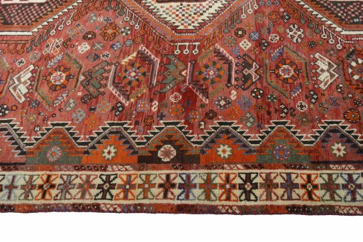 Central medallion detail of 2000s Shiraz rug from Iran / Persia