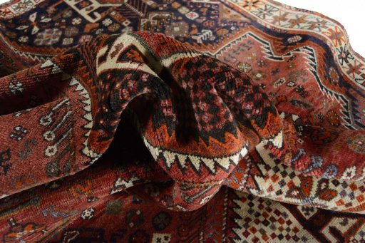 Full view of 2000s Shiraz rug from Iran / Persia, 290 × 176 cm in Red tones