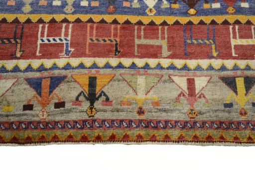 Central medallion detail of 2000s Shiraz rug from Iran / Persia