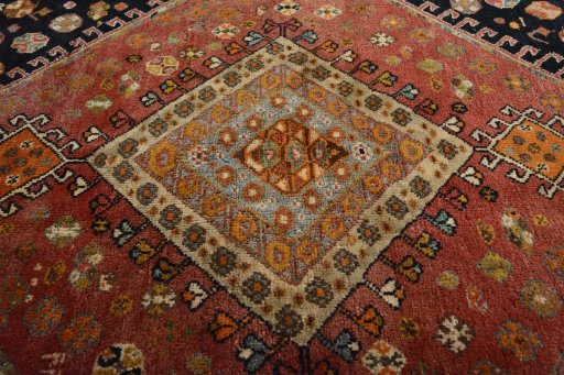 Central medallion detail of 2000s Shiraz rug from Iran / Persia