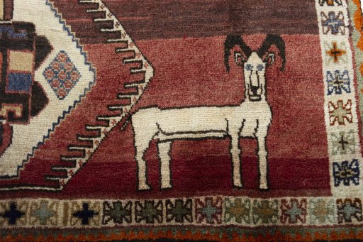 Central medallion detail of 2000s Shiraz rug from Iran / Persia