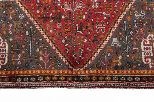 Central medallion detail of 2000s Shiraz rug from Iran / Persia