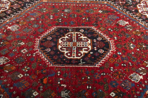 Central medallion detail of 2000s Shiraz rug from Iran / Persia
