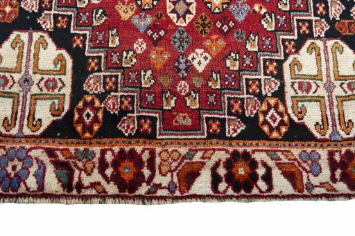 Central medallion detail of 2000s Shiraz rug from Iran / Persia