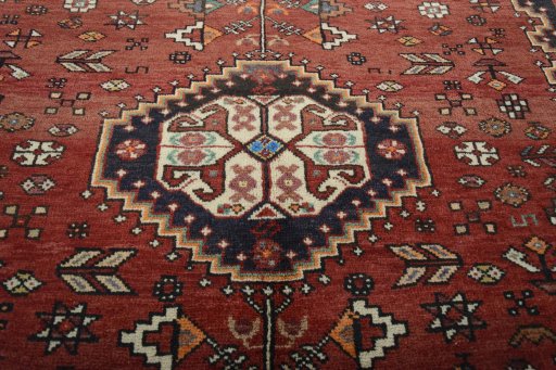Central medallion detail of 2000s Shiraz rug from Iran / Persia