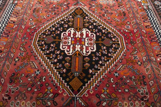 Central medallion detail of 2000s Shiraz rug from Iran / Persia