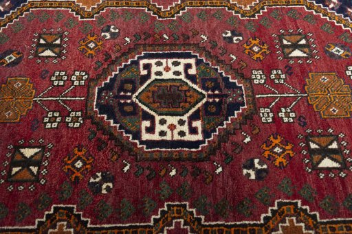 Central medallion detail of 2000s Shiraz rug from Iran / Persia