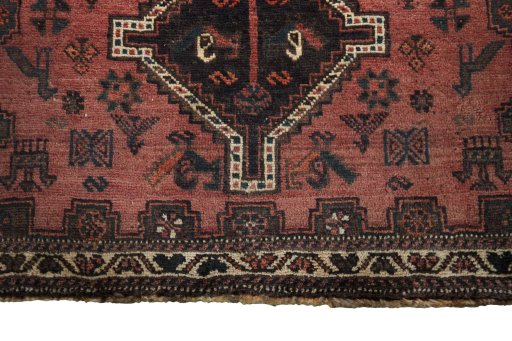 Central medallion detail of 2000s Shiraz rug from Iran / Persia
