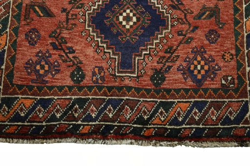 Central medallion detail of 2000s Shiraz rug from Iran / Persia