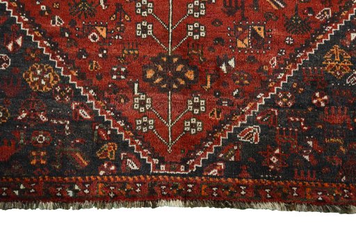 Central medallion detail of 2000s Shiraz rug from Iran / Persia