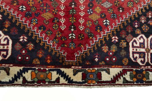 Central medallion detail of 2000s Shiraz rug from Iran / Persia