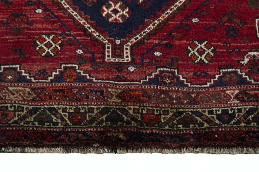 Central medallion detail of 2000s Shiraz rug from Iran / Persia