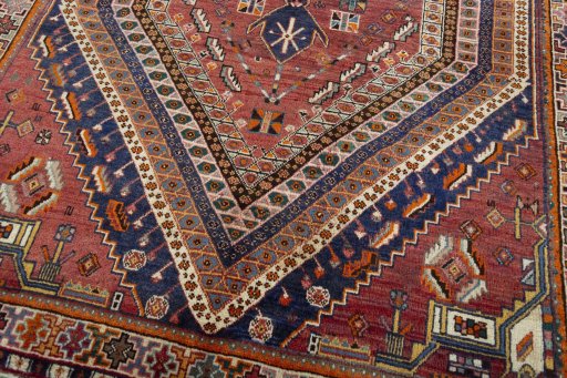 Close-up detail of 2000s Shiraz rug from Iran / Persia showing Wool weave
