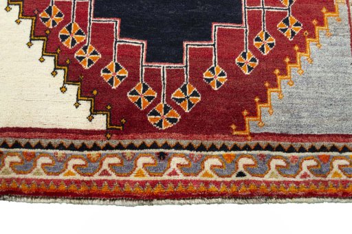 Central medallion detail of 2000s Shiraz rug from Iran / Persia