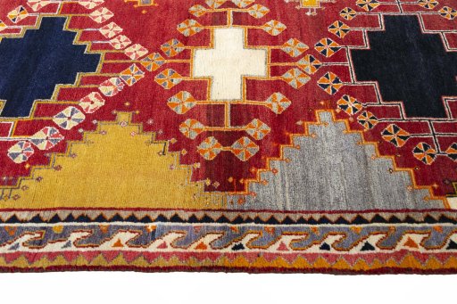Close-up detail of 2000s Shiraz rug from Iran / Persia showing Wool weave