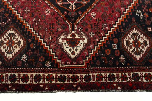 Central medallion detail of 2000s Shiraz rug from Iran / Persia