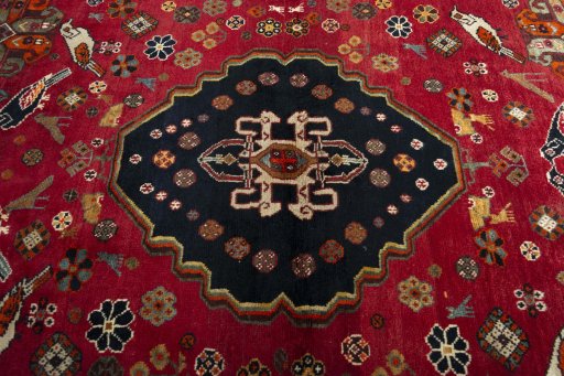 Central medallion detail of 2000s Shiraz rug from Iran / Persia