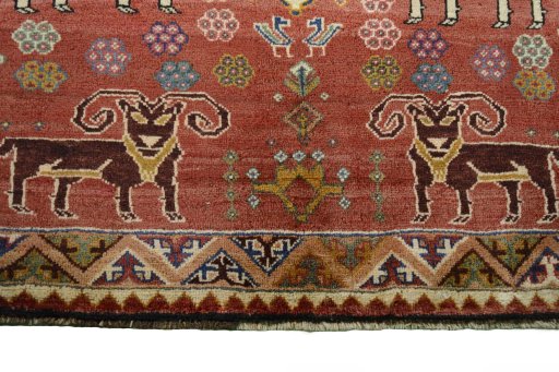 Central medallion detail of 2000s Shiraz rug from Iran / Persia