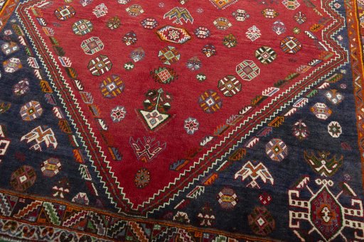 Close-up detail of 2000s Shiraz rug from Iran / Persia showing Wool weave