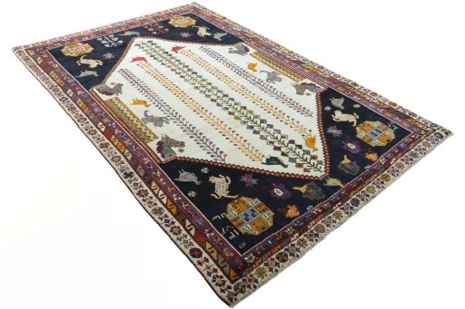 Close-up detail of 2000s Shiraz rug from Iran / Persia showing Wool weave