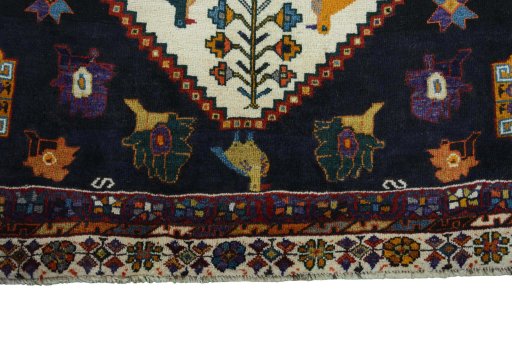 Central medallion detail of 2000s Shiraz rug from Iran / Persia