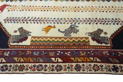 Close-up detail of 2000s Shiraz rug from Iran / Persia showing Wool weave
