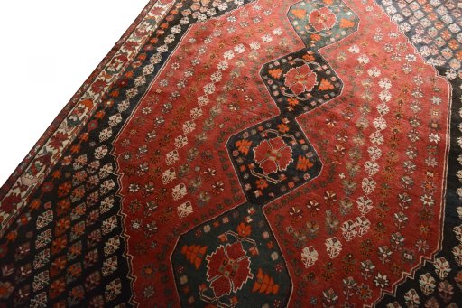 Backside of handmade 1970s Shiraz rug showing knot structure and weave density