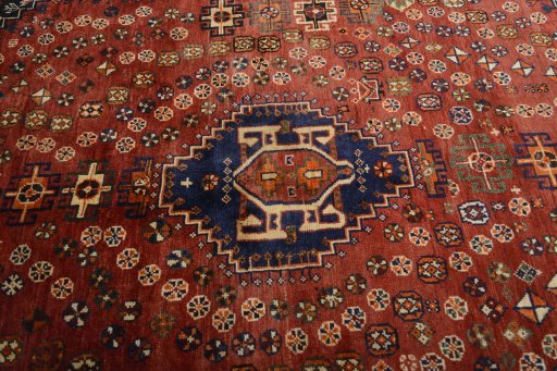 Central medallion detail of 2000s Shiraz rug from Iran / Persia