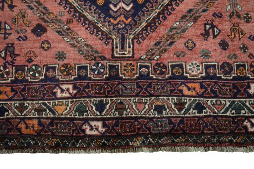 Central medallion detail of 2000s Shiraz rug from Iran / Persia