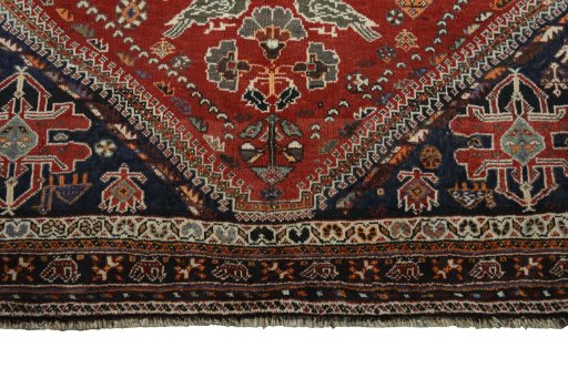 Central medallion detail of 2000s Shiraz rug from Iran / Persia