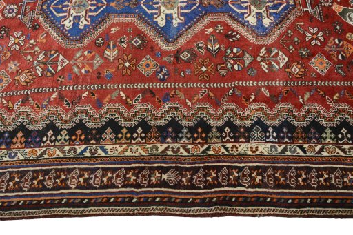 Close-up detail of 2000s Shiraz rug from Iran / Persia showing Wool weave