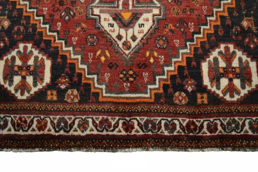 Central medallion detail of 2000s Shiraz rug from Iran / Persia