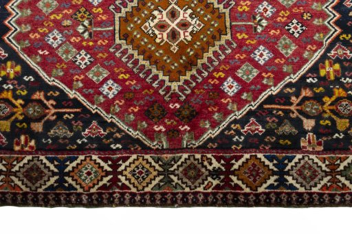 Central medallion detail of 2000s Shiraz rug from Iran / Persia