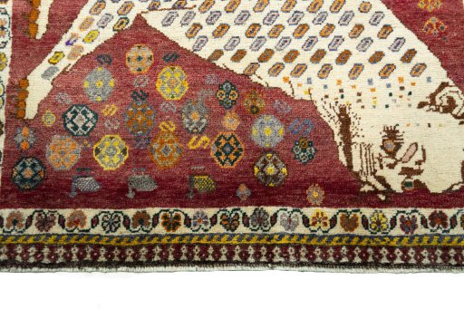 Central medallion detail of 2000s Shiraz rug from Iran / Persia