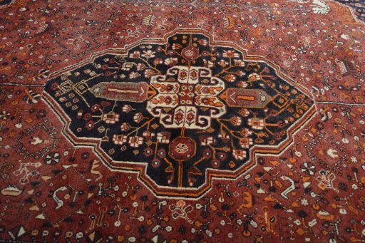 Central medallion detail of 2000s Shiraz rug from Iran / Persia