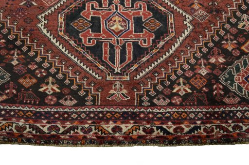 Central medallion detail of 2000s Shiraz rug from Iran / Persia