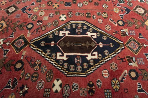 Central medallion detail of 2000s Shiraz rug from Iran / Persia