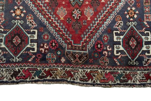 Central medallion detail of 2000s Shiraz rug from Iran / Persia