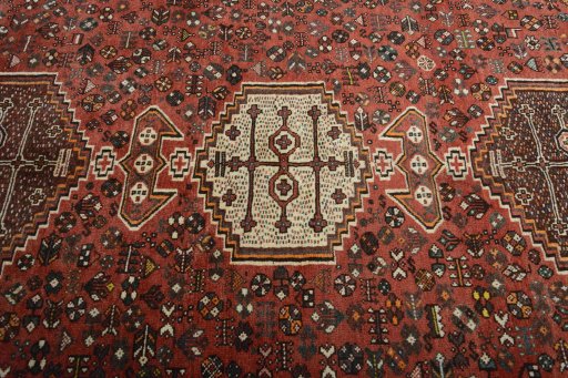 Central medallion detail of 2000s Shiraz rug from Iran / Persia