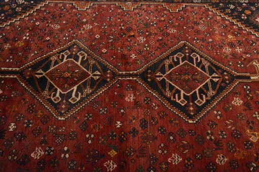 Central medallion detail of 2000s Shiraz rug from Iran / Persia