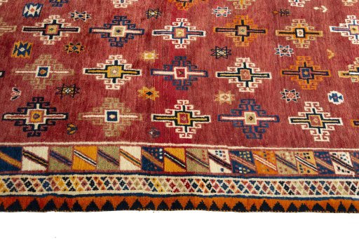 Close-up detail of 2000s Shiraz rug from Iran / Persia showing Wool weave
