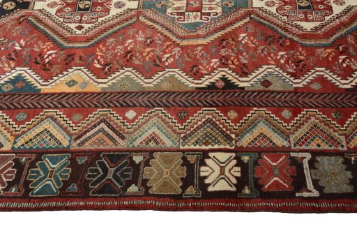 Close-up detail of 2000s Shiraz rug from Iran / Persia showing Wool weave